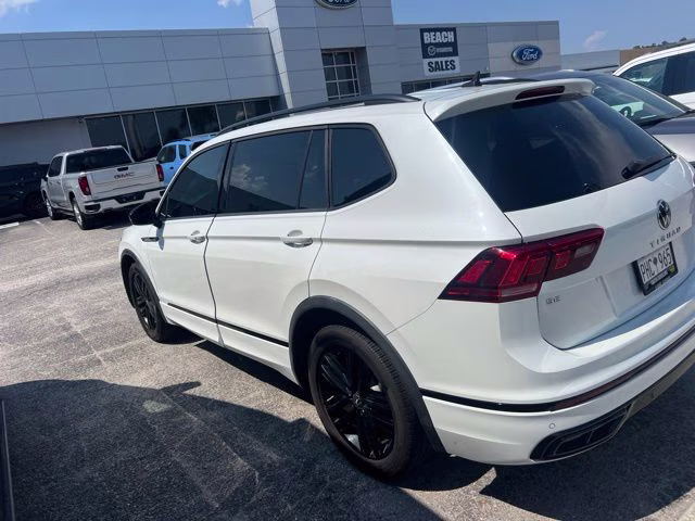 2022 White Volkswagen Tiguan 2.0T SE R-Line Black FWD SUV