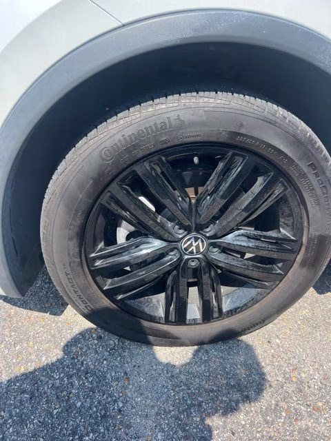 2022 White Volkswagen Tiguan 2.0T SE R-Line Black FWD SUV