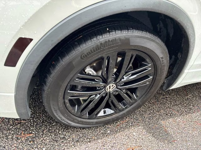 2022 White Volkswagen Tiguan 2.0T SE R-Line Black FWD SUV