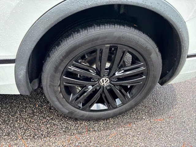 2022 White Volkswagen Tiguan 2.0T SE R-Line Black FWD SUV