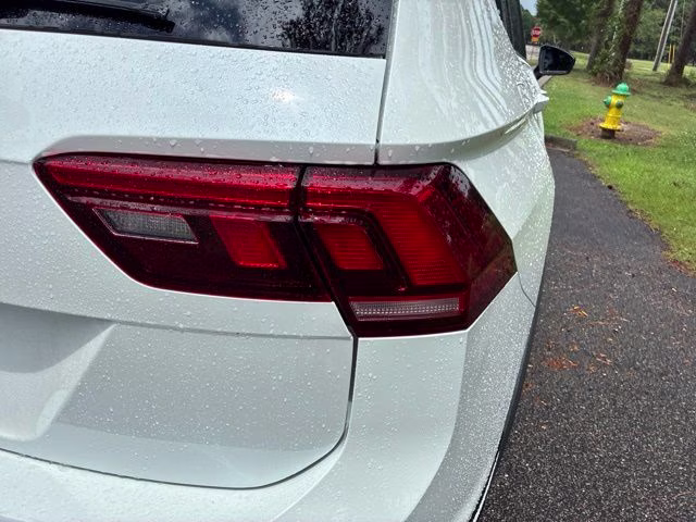 2022 White Volkswagen Tiguan 2.0T SE R-Line Black FWD SUV