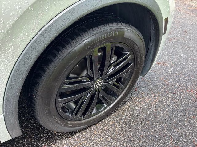 2022 White Volkswagen Tiguan 2.0T SE R-Line Black FWD SUV