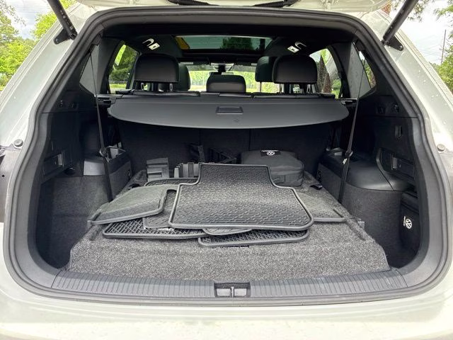 2022 White Volkswagen Tiguan 2.0T SE R-Line Black FWD SUV