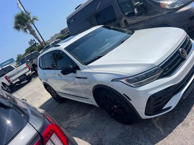 2022 White Volkswagen Tiguan 2.0T SE R-Line Black FWD SUV