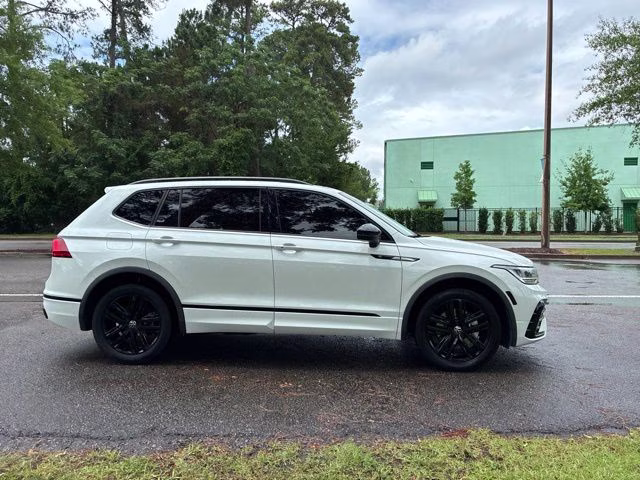 2022 White Volkswagen Tiguan 2.0T SE R-Line Black FWD SUV