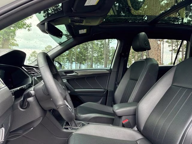 2022 White Volkswagen Tiguan 2.0T SE R-Line Black FWD SUV