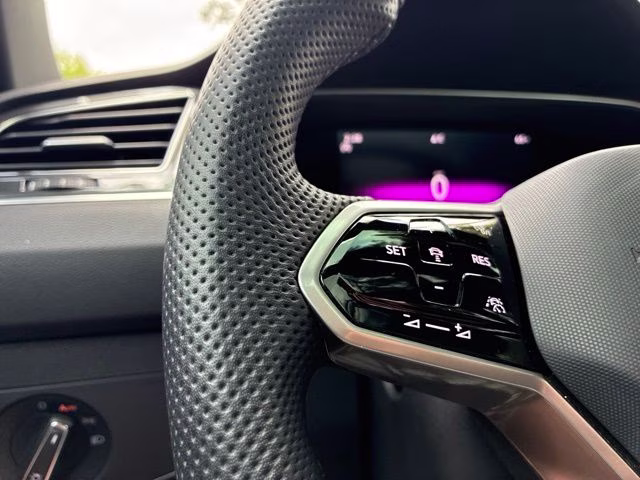 2022 White Volkswagen Tiguan 2.0T SE R-Line Black FWD SUV