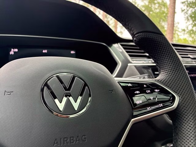 2022 White Volkswagen Tiguan 2.0T SE R-Line Black FWD SUV