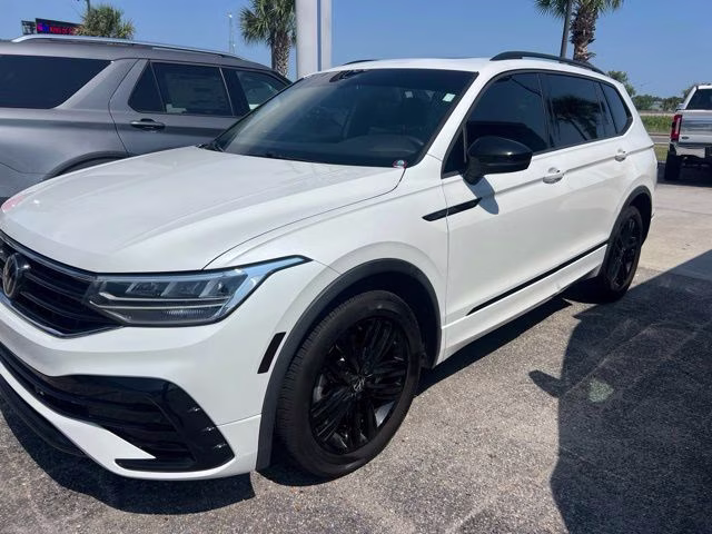2022 White Volkswagen Tiguan 2.0T SE R-Line Black FWD SUV