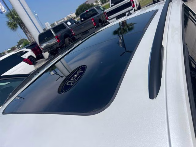 2022 White Volkswagen Tiguan 2.0T SE R-Line Black FWD SUV