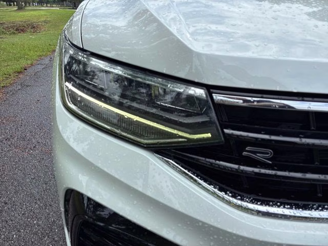 2022 White Volkswagen Tiguan 2.0T SE R-Line Black FWD SUV