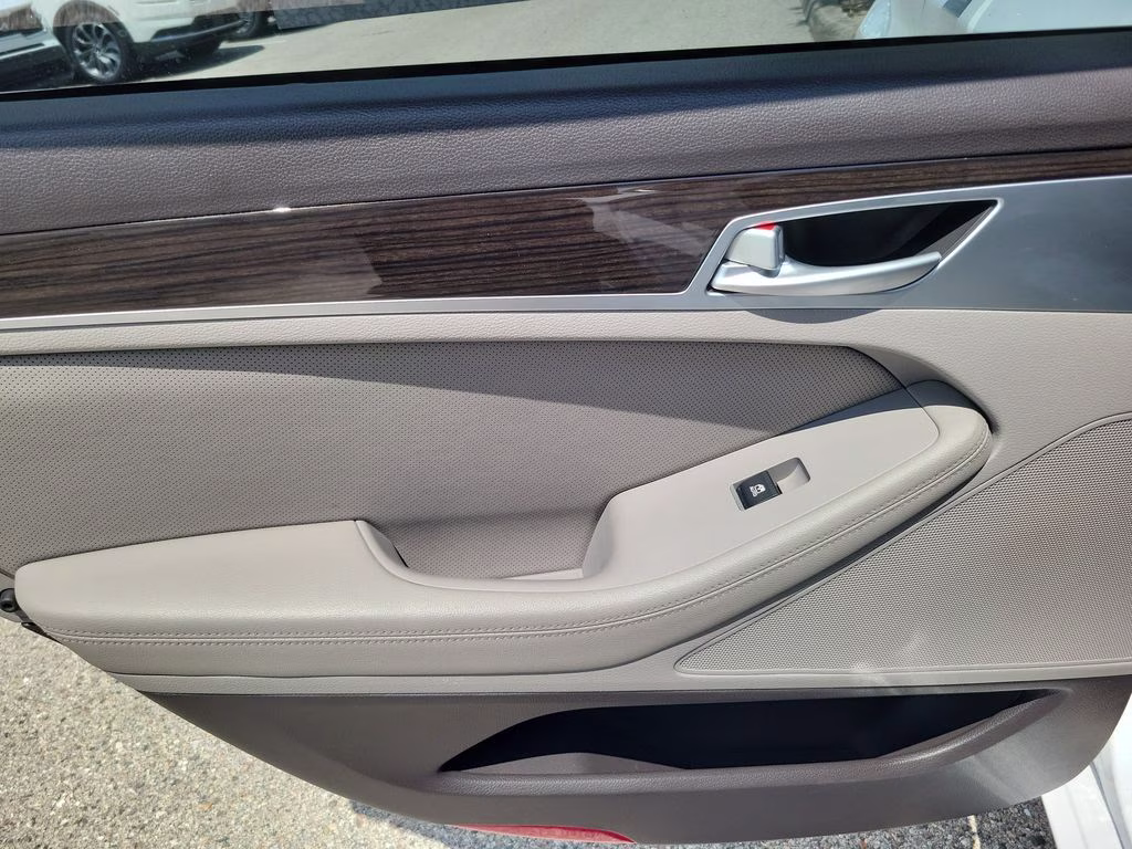 2018 Casablanca White Genesis G80 3.8L RWD Sedan