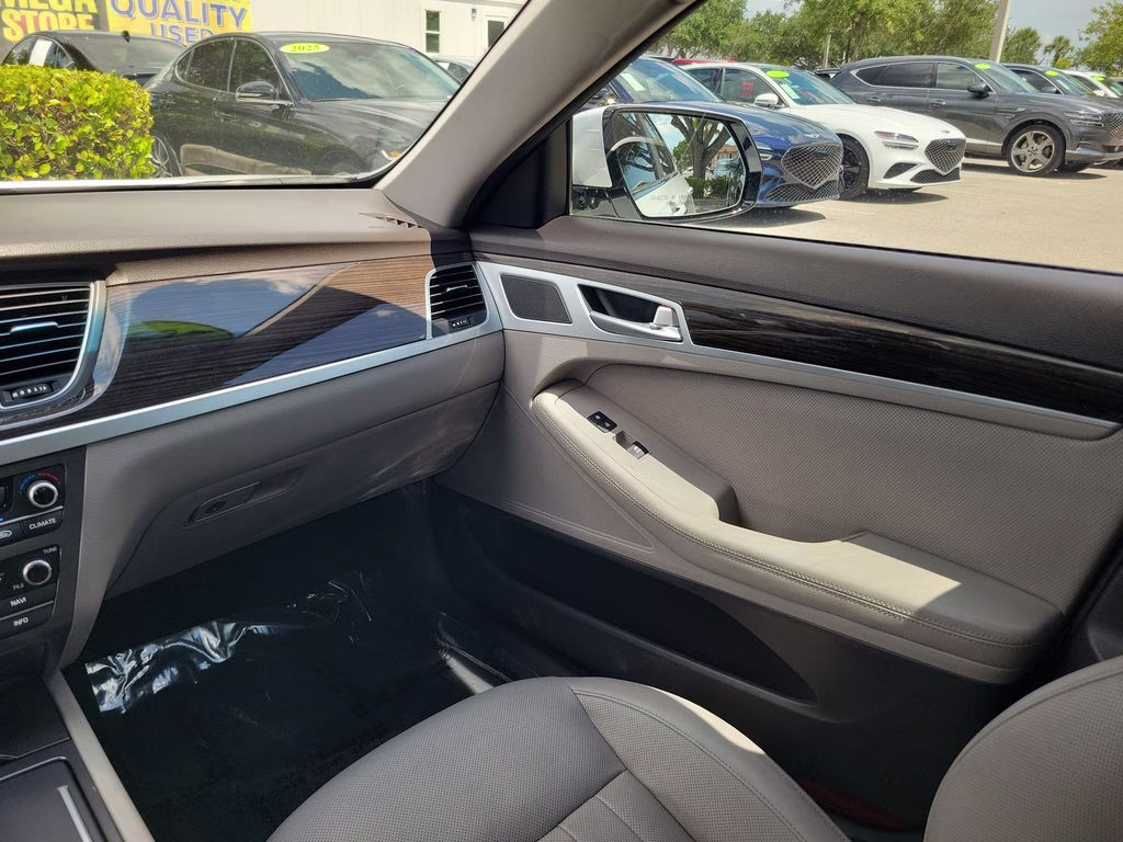 2018 Casablanca White Genesis G80 3.8L RWD Sedan