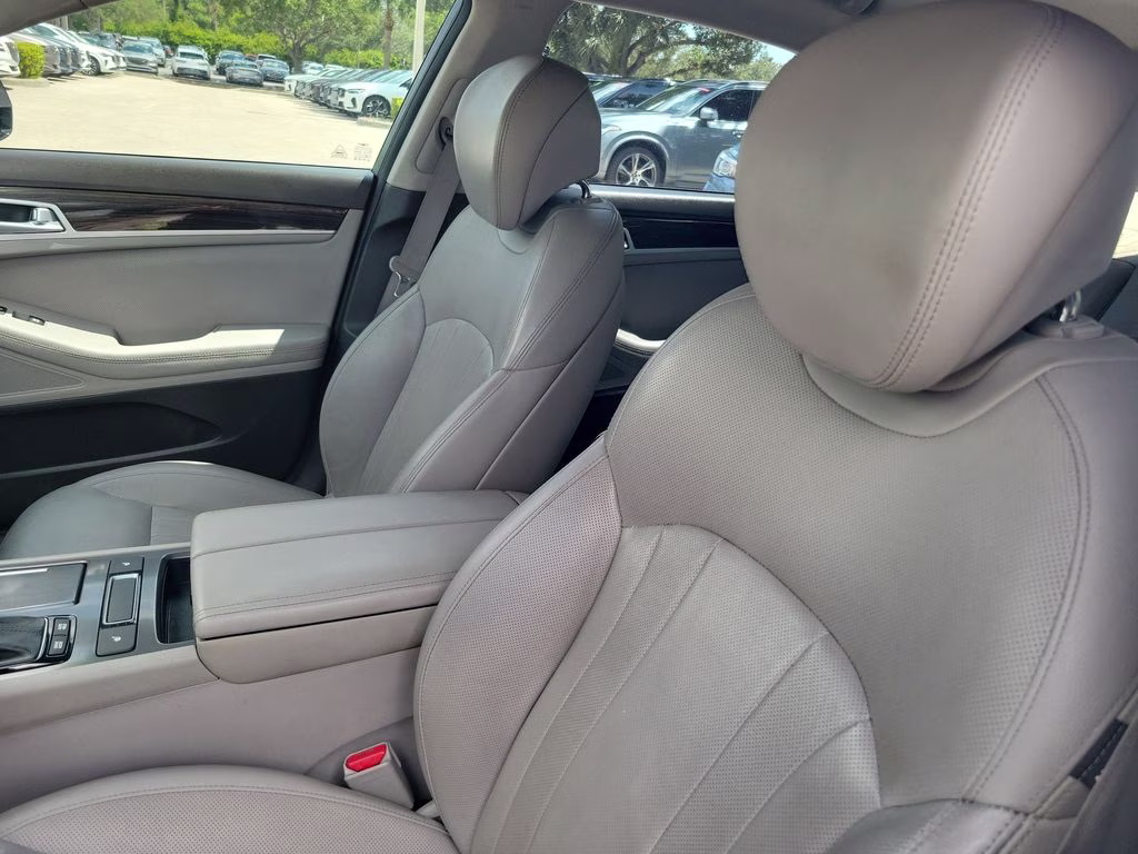 2018 Casablanca White Genesis G80 3.8L RWD Sedan