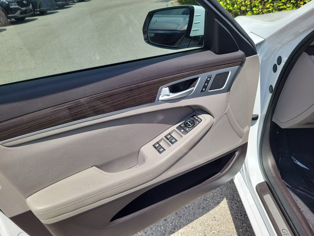 2018 Casablanca White Genesis G80 3.8L RWD Sedan