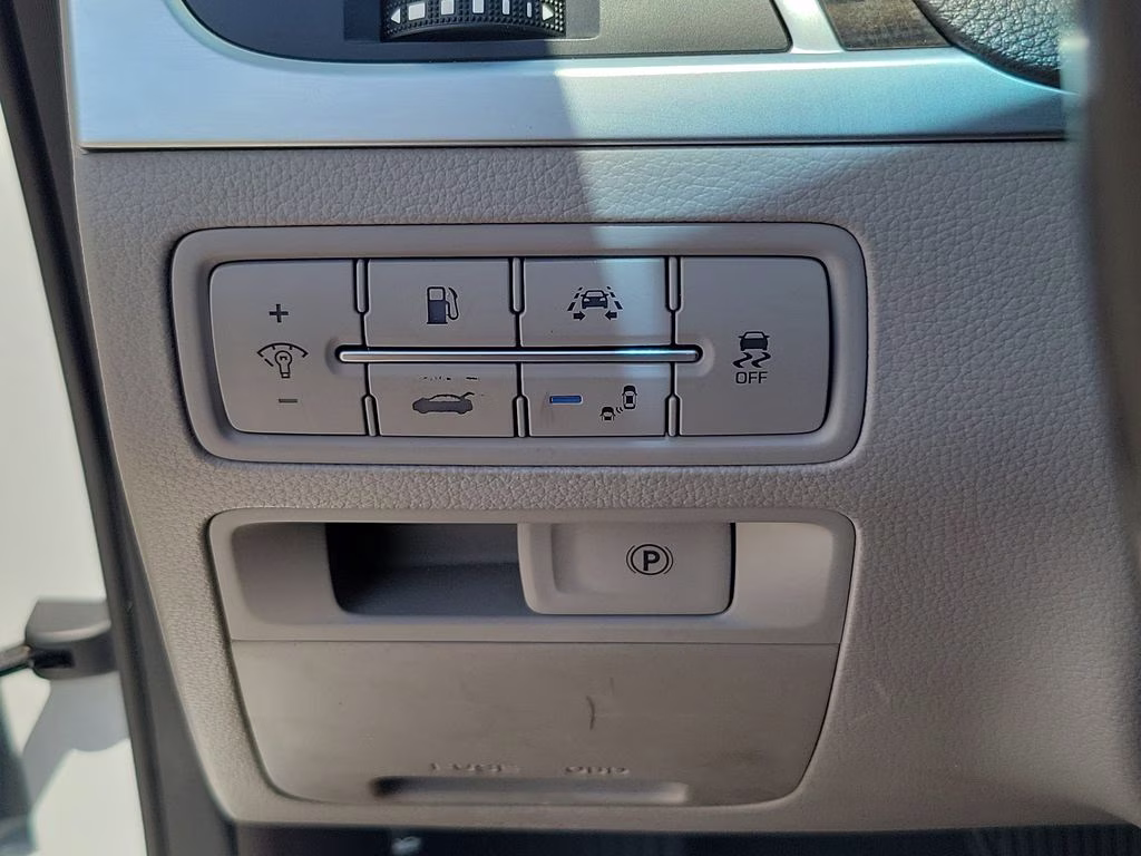 2018 Casablanca White Genesis G80 3.8L RWD Sedan
