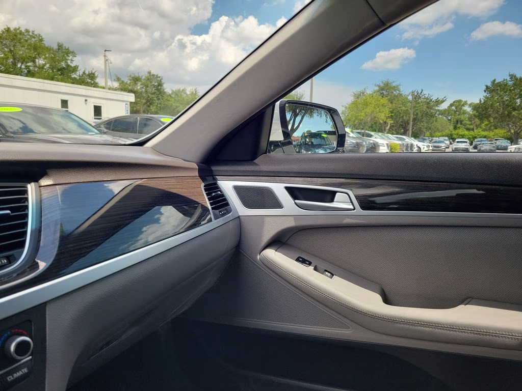 2018 Casablanca White Genesis G80 3.8L RWD Sedan