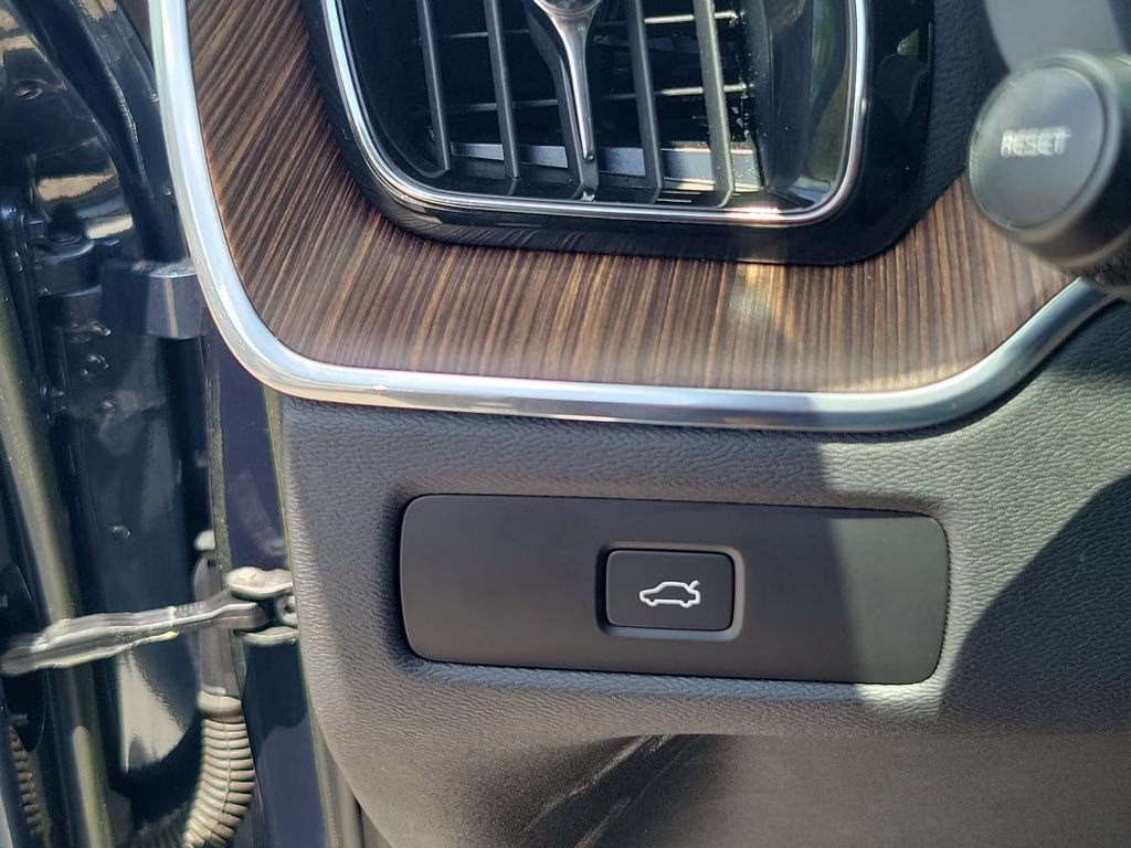2023 Denim Blue Metallic Volvo XC60 Ultimate Bright Theme FWD SUV