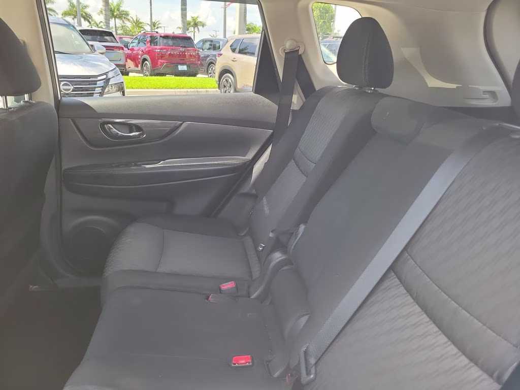 2020 Glacier White Nissan Rogue SV FWD SUV