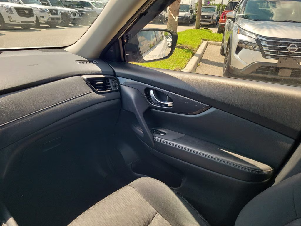 2020 Glacier White Nissan Rogue SV FWD SUV