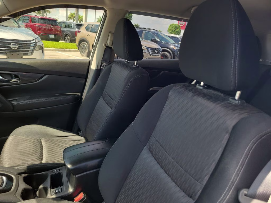 2020 Glacier White Nissan Rogue SV FWD SUV