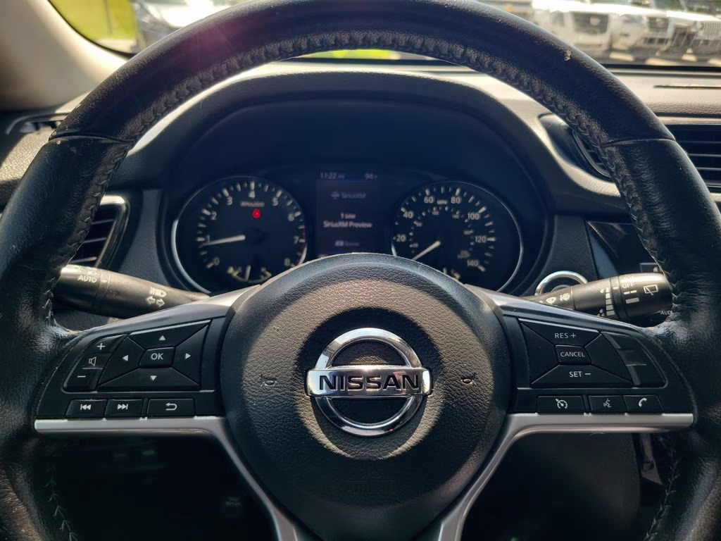 2020 Glacier White Nissan Rogue SV FWD SUV