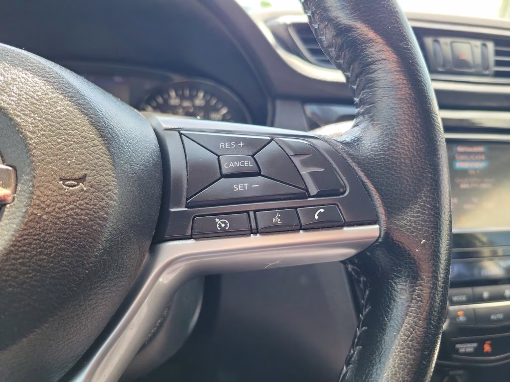 2020 Glacier White Nissan Rogue SV FWD SUV