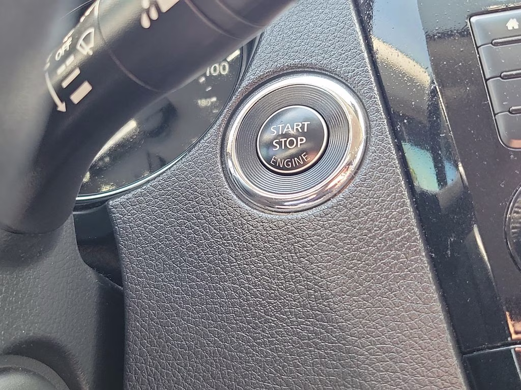 2020 Glacier White Nissan Rogue SV FWD SUV