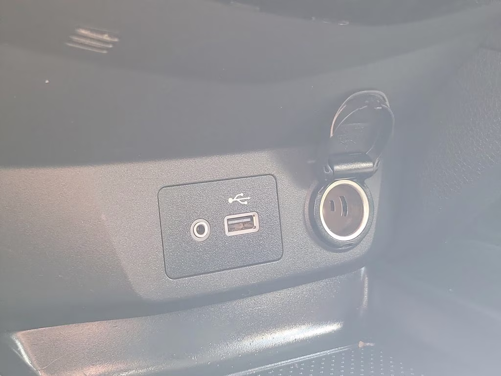 2020 Glacier White Nissan Rogue SV FWD SUV