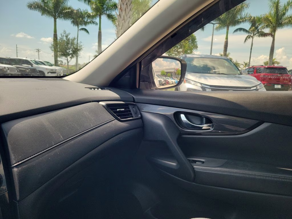 2020 Glacier White Nissan Rogue SV FWD SUV