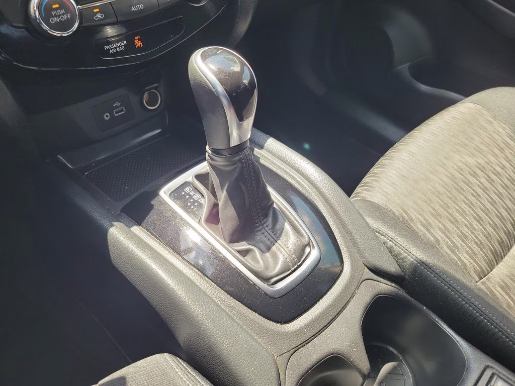 2020 Glacier White Nissan Rogue SV FWD SUV