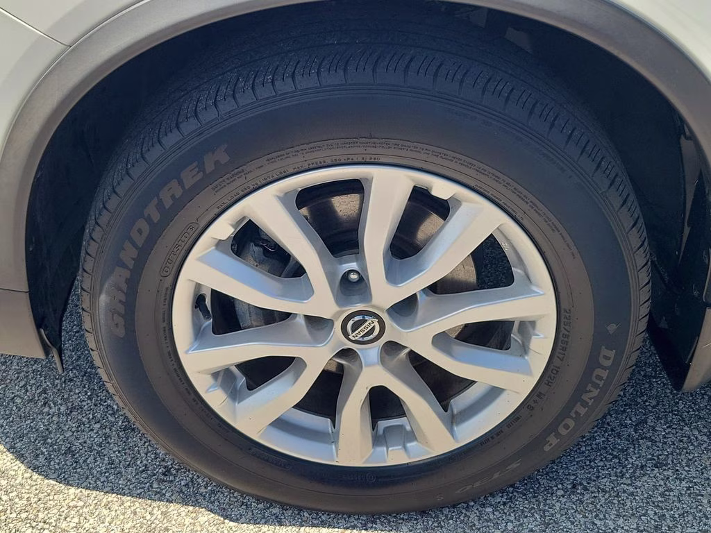 2020 Glacier White Nissan Rogue SV FWD SUV