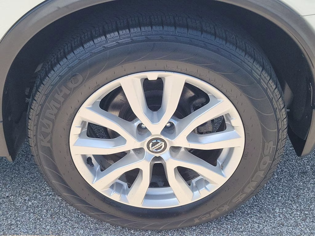 2020 Glacier White Nissan Rogue SV FWD SUV