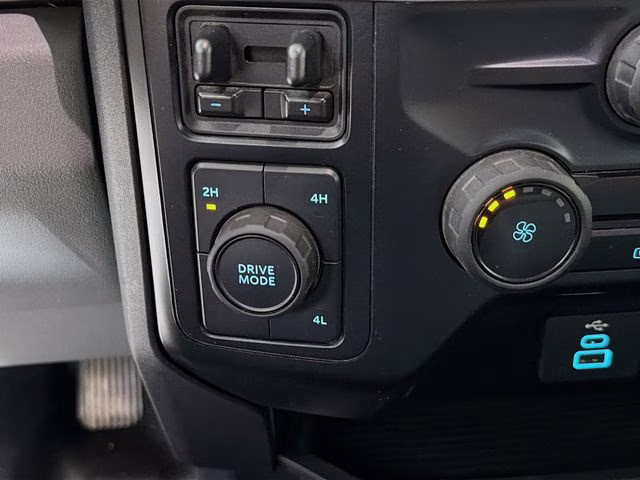 2023 Oxford White Ford Super Duty F-350 DRW XL 4X4 Truck