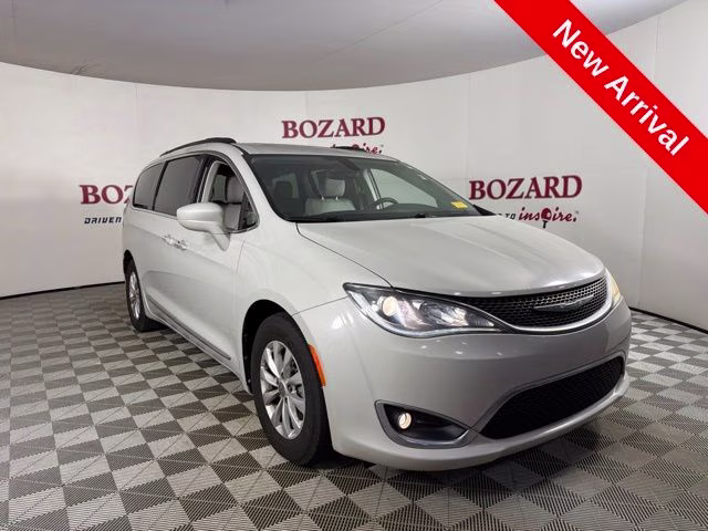 2017 White Chrysler Pacifica Touring L FWD Van