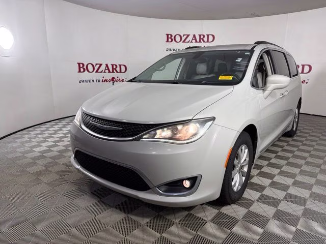 2017 White Chrysler Pacifica Touring L FWD Van