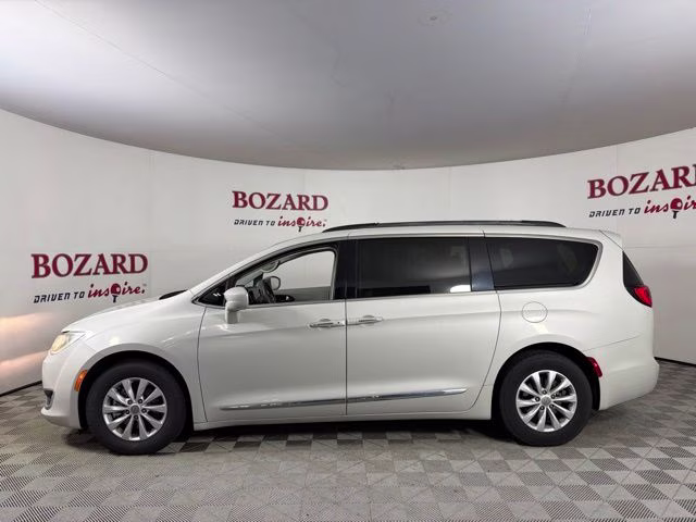 2017 White Chrysler Pacifica Touring L FWD Van