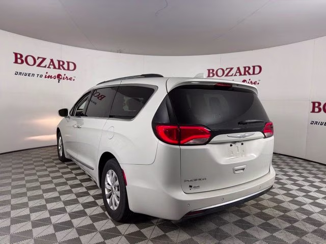 2017 White Chrysler Pacifica Touring L FWD Van
