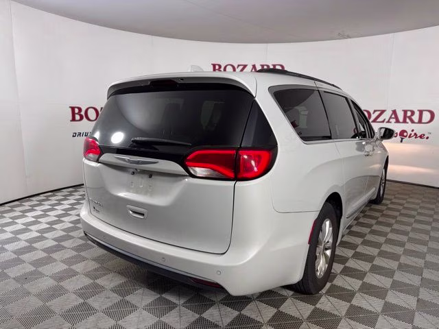 2017 White Chrysler Pacifica Touring L FWD Van