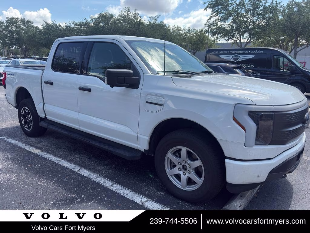 2023 Oxford White Ford F-150 Lightning XLT AWD Truck