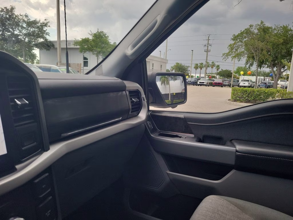 2023 Oxford White Ford F-150 Lightning XLT AWD Truck