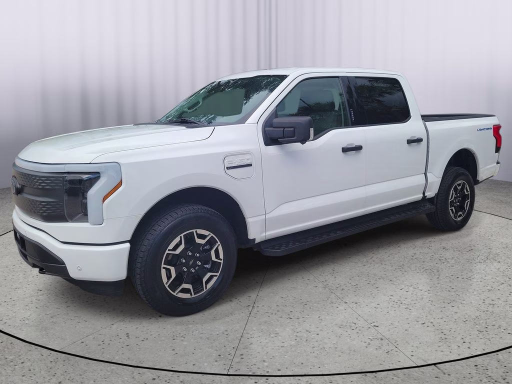 2023 Oxford White Ford F-150 Lightning XLT AWD Truck