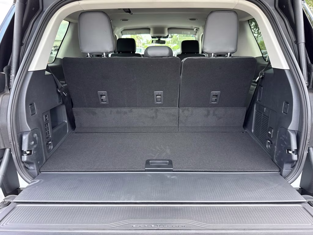 2026 Oxford White Ford Expedition Active RWD SUV