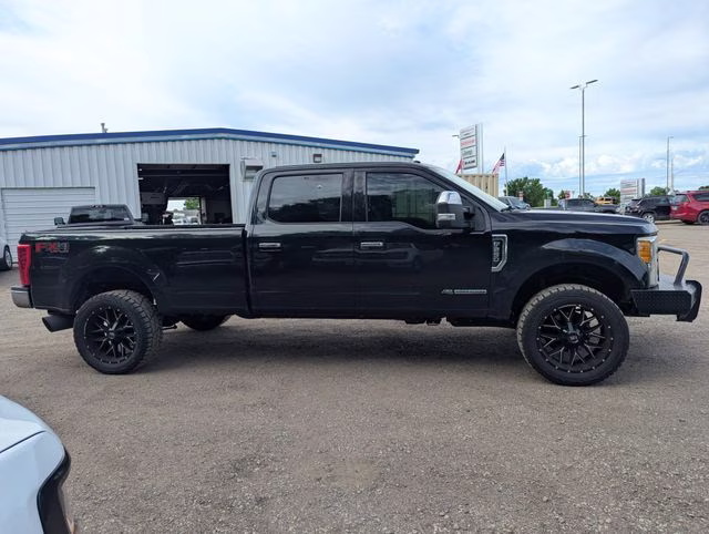 2017 Shadow Black Ford Super Duty F-250 SRW XLT 4X4 Truck