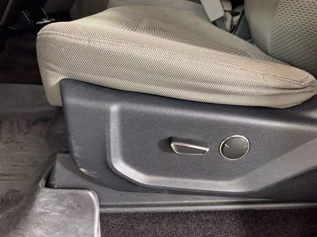 2016 Oxford White Ford F-150 XLT 4X4 Truck