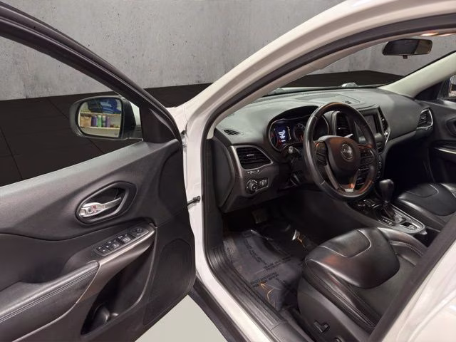 2019 Bright White Clearcoat Jeep Cherokee Latitude Plus 4X4 SUV