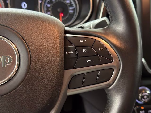 2019 Bright White Clearcoat Jeep Cherokee Latitude Plus 4X4 SUV
