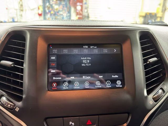 2019 Bright White Clearcoat Jeep Cherokee Latitude Plus 4X4 SUV