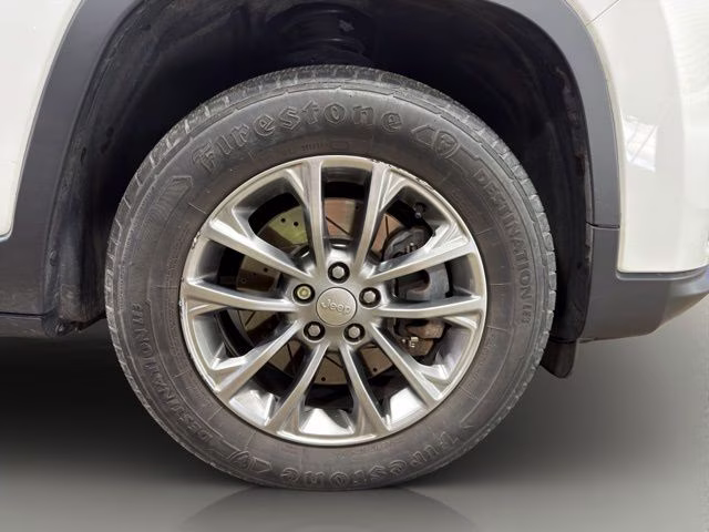 2019 Bright White Clearcoat Jeep Cherokee Latitude Plus 4X4 SUV