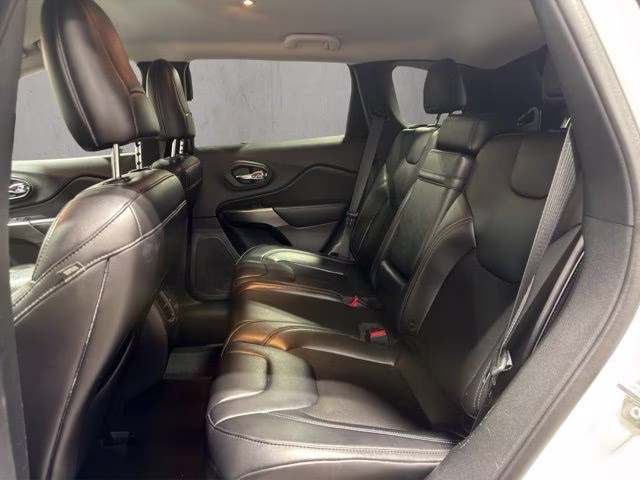 2019 Bright White Clearcoat Jeep Cherokee Latitude Plus 4X4 SUV